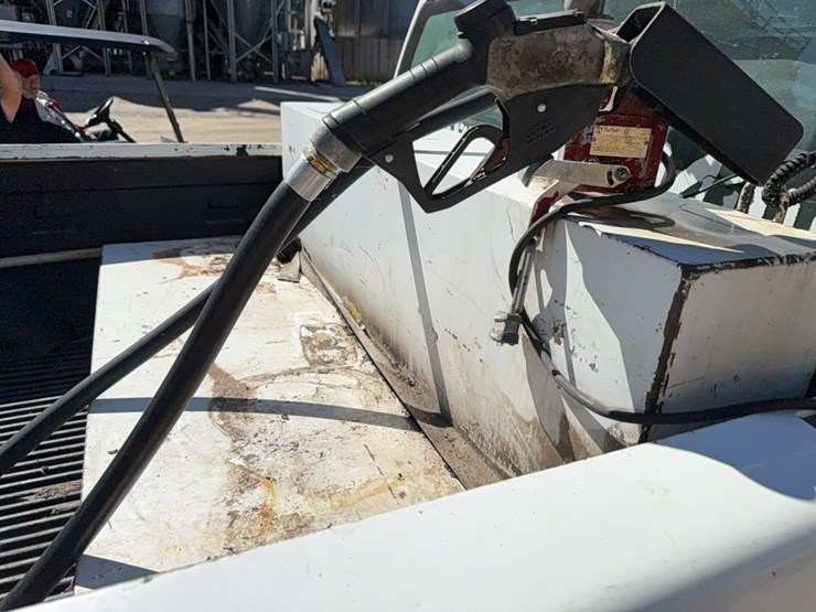 truck-bed-fuel-tank-image-4