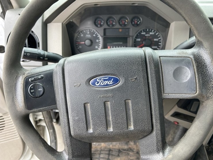 2010-ford-f250-xl-image-26