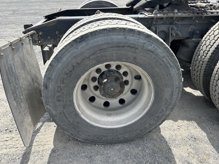 2011-international-prostar-image-13