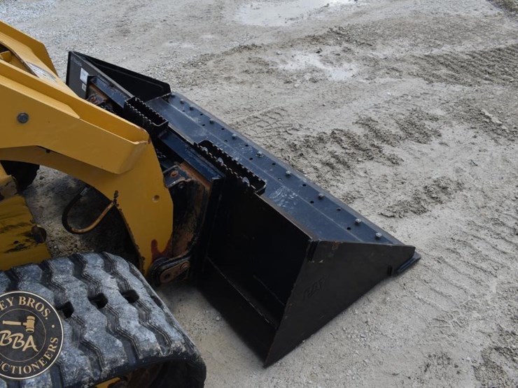2022-caterpillar-299d3-image-21