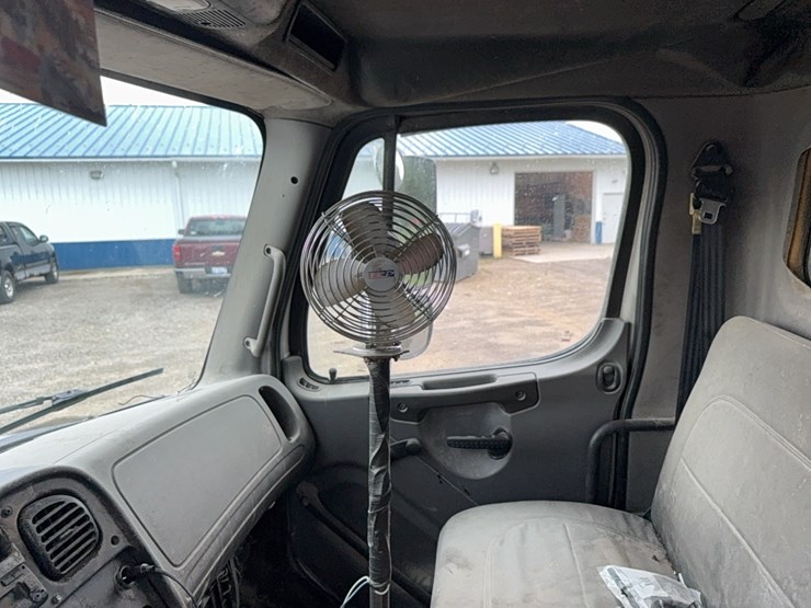2007-freightliner-bulk-feed-truck-image-36