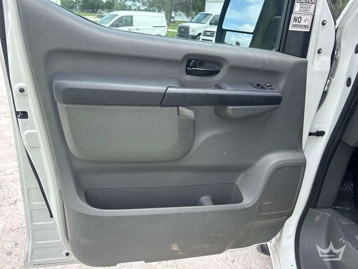 2017-nissan-nv2500hd-image-14