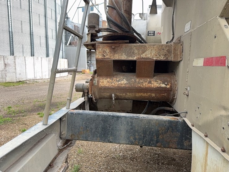 2010-kenworth-bulk-feed-truck-image-16