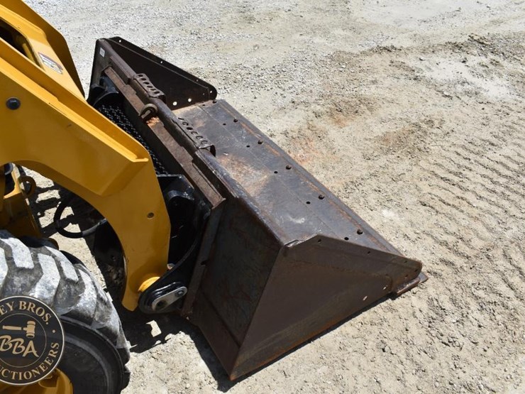 2023-caterpillar-242d3-image-18