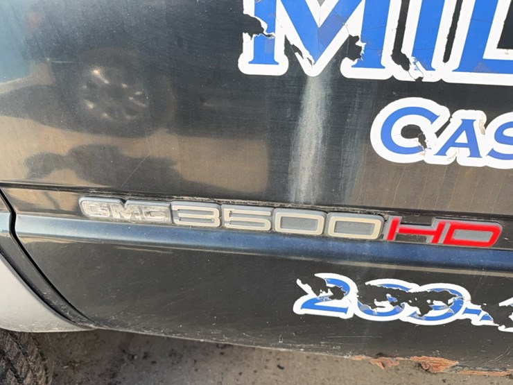 2001-gmc-3500-image-15
