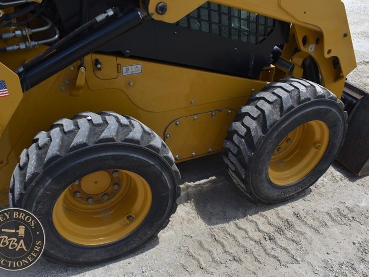 2023-caterpillar-242d3-image-34