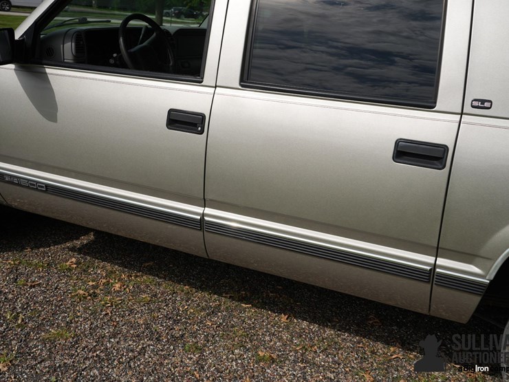 1999-gmc-suburban-image-18