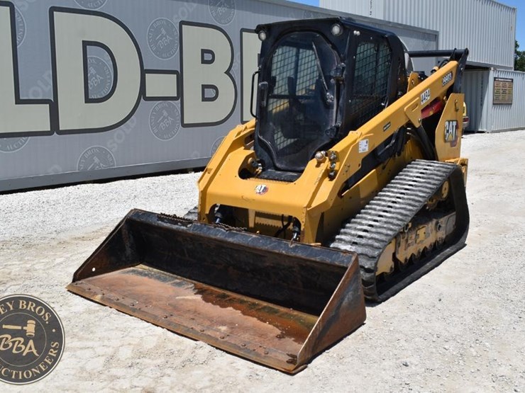 2023-caterpillar-299d3-image-1