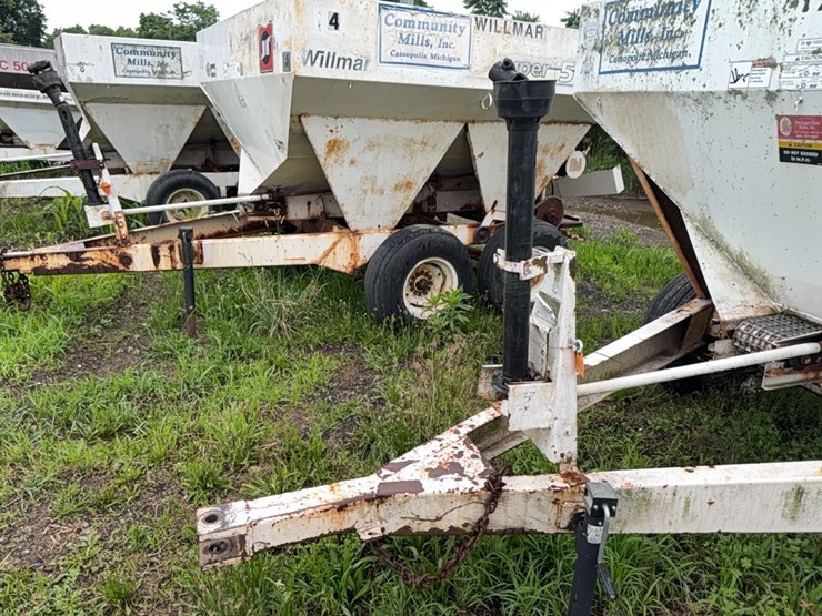 wilmar-pull-type-dry-fert.-spreader-image-3