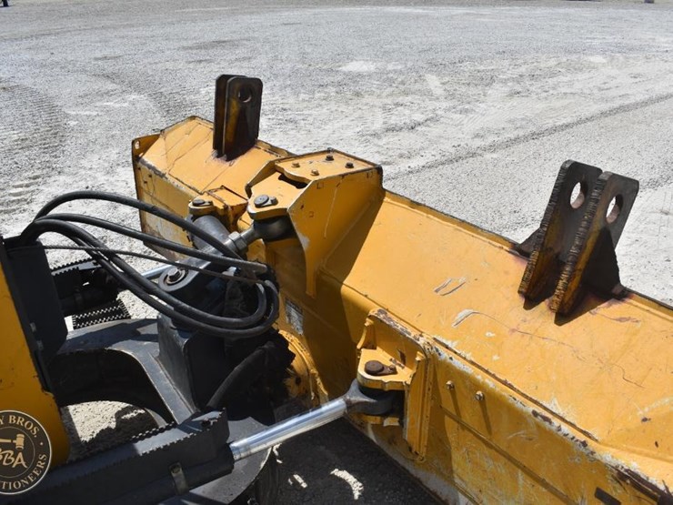 2022-deere-650k-lgp-image-49