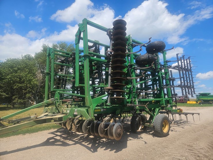 john-deere-2310-image-1