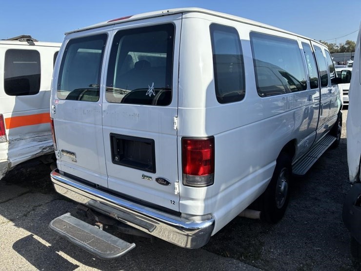 2013-ford-e350-sd-image-3