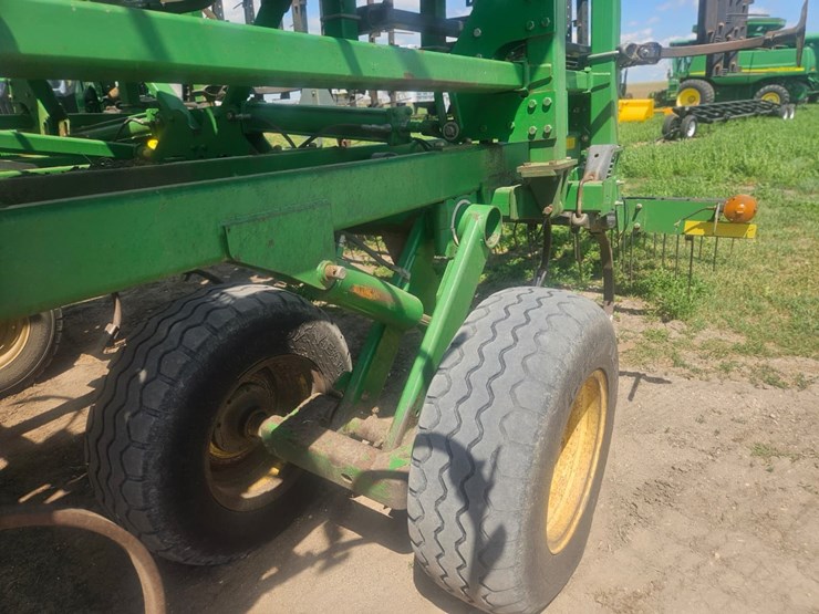 john-deere-2310-image-17