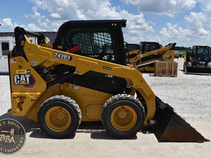 2023-caterpillar-242d3-image-6