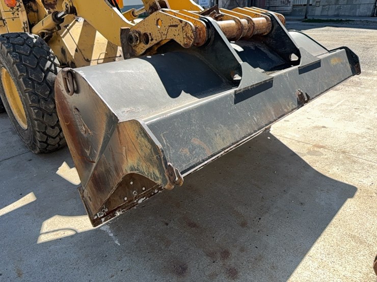 jd-444g-end-loader-image-10