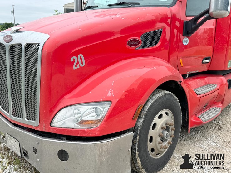 2013-peterbilt-579-image-9
