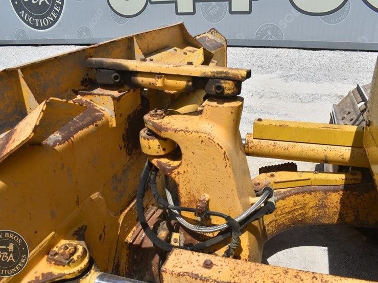 2020-komatsu-d61pxi-24-image-26