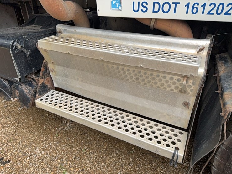 2010-kenworth-bulk-feed-truck-image-10