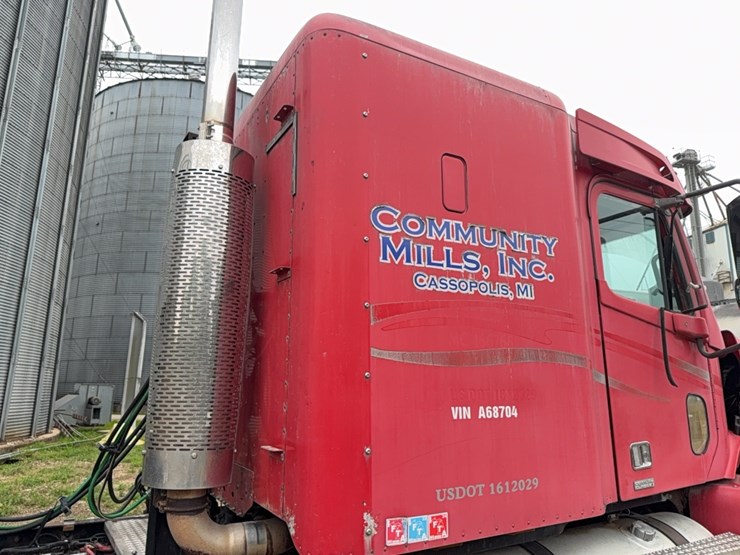 1999-freightliner-century-series-semi-tractor-image-13