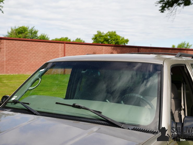 1999-gmc-suburban-image-11