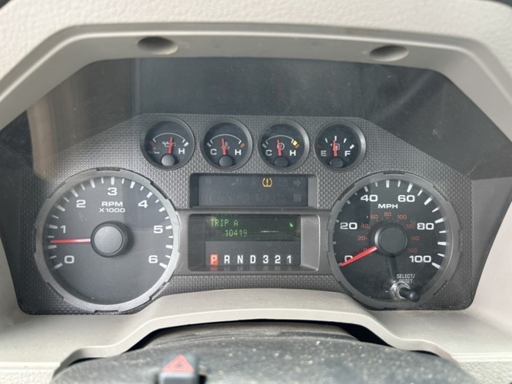 2010-ford-f250-xl-image-27