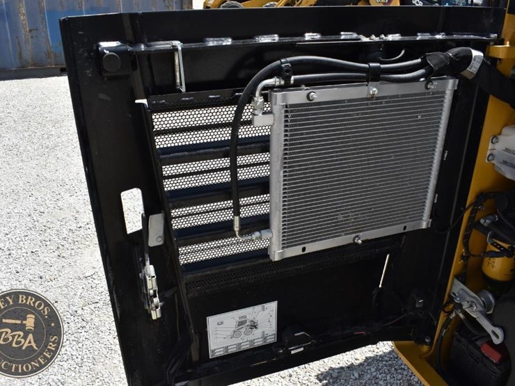 2023-caterpillar-242d3-image-33