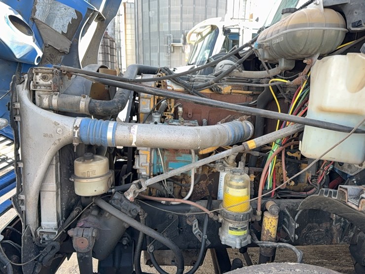 2004-caterpillar-c15-image-4