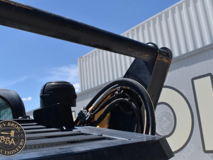 2023-caterpillar-299d3-image-31