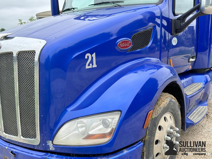 2020-peterbilt-579-image-9