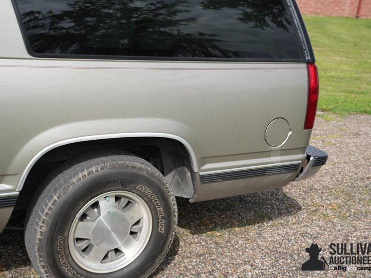 1999-gmc-suburban-image-16