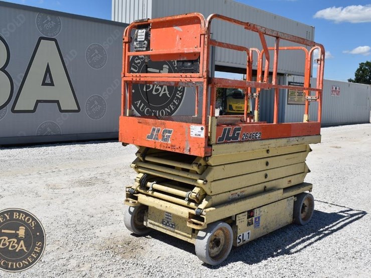 2000-jlg-2646e2-image-1
