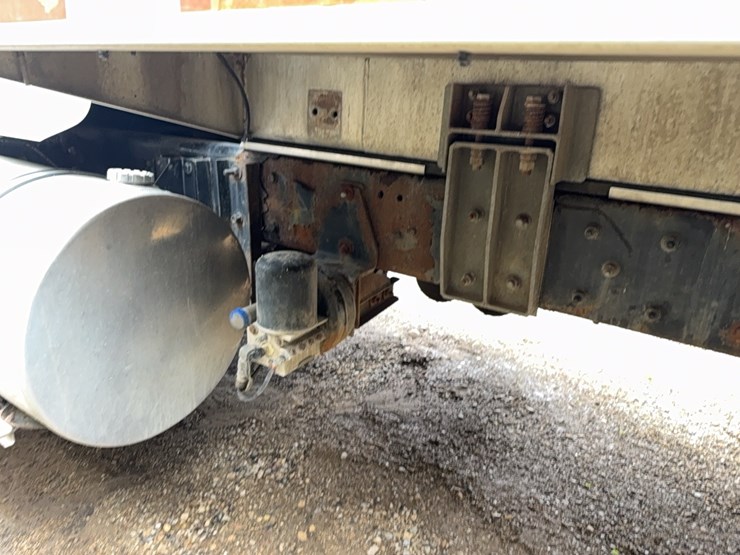 2010-kenworth-bulk-feed-truck-image-30