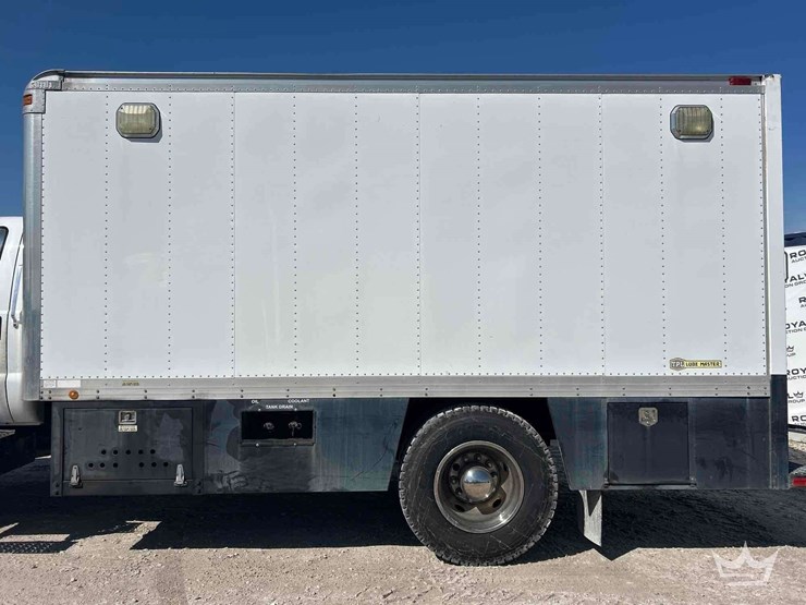 2008-ford-f750-image-11