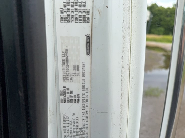 2004-freightliner-liquid-tender-truck-image-27