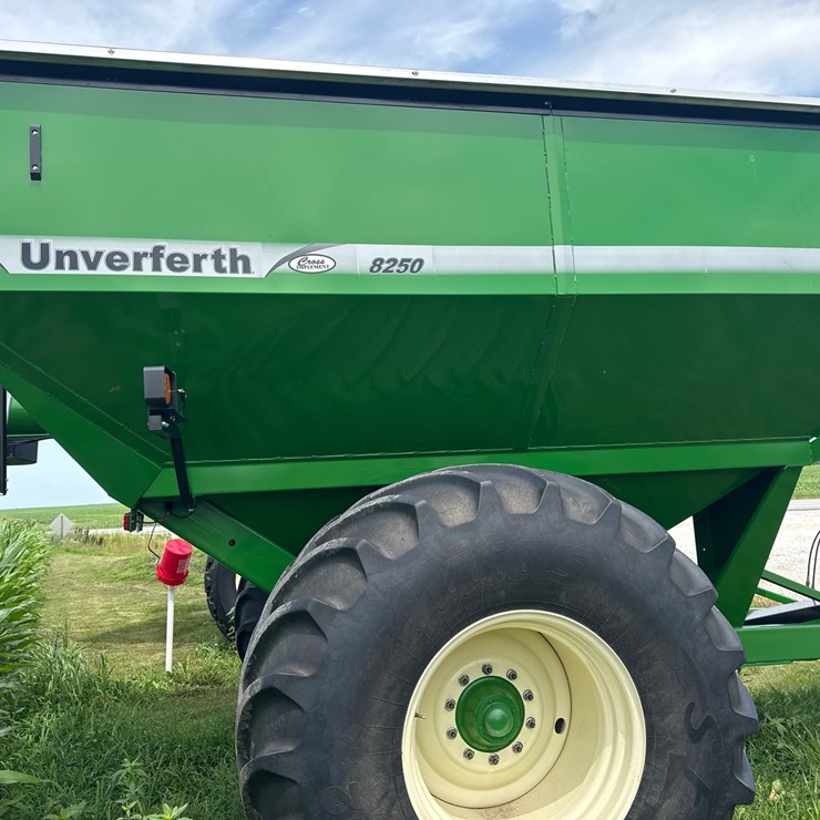 UNVERFERTH 8250