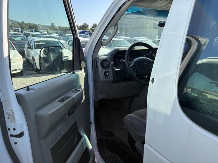 2013-ford-e350-sd-image-13