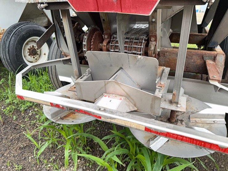 wilmar-pull-type-dry-fert.-spreader-image-8