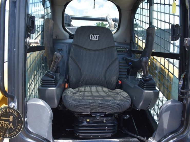2022-caterpillar-299d3-image-50