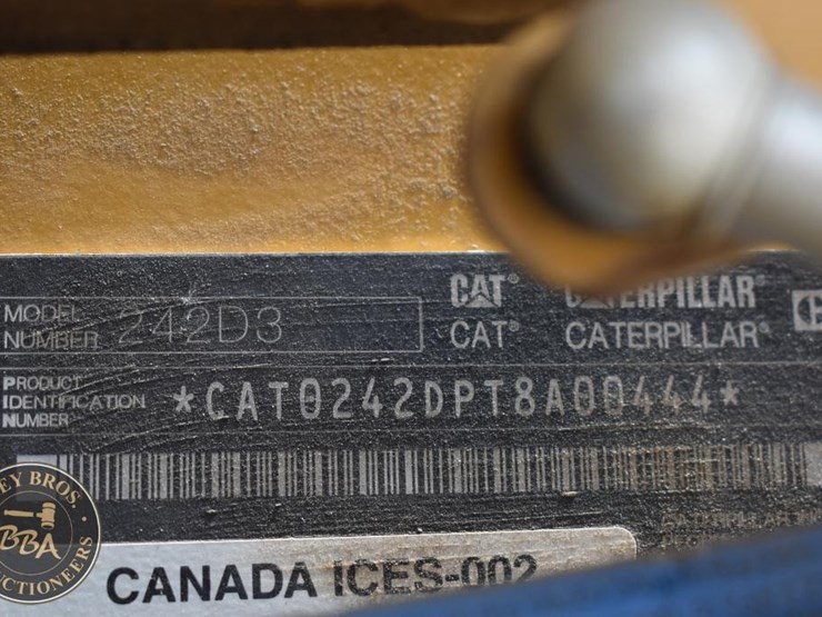 2023-caterpillar-242d3-image-33