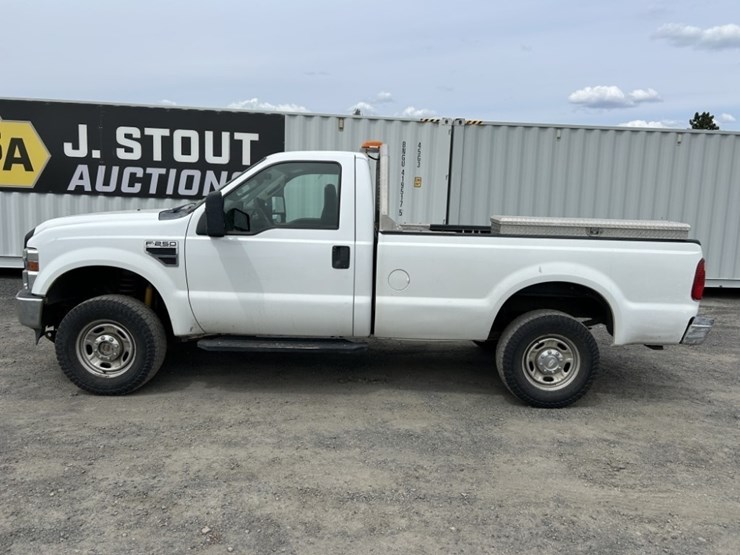 2010-ford-f250-xl-image-2