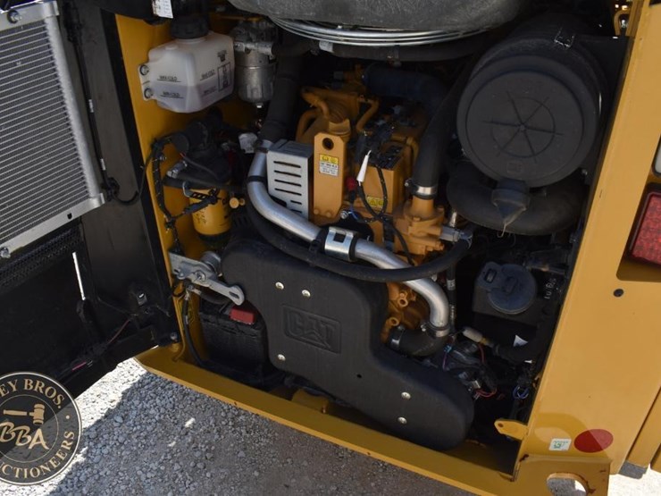 2023-caterpillar-242d3-image-34