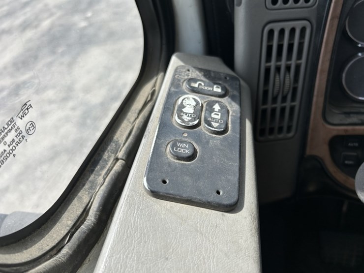 2011-international-prostar-image-34
