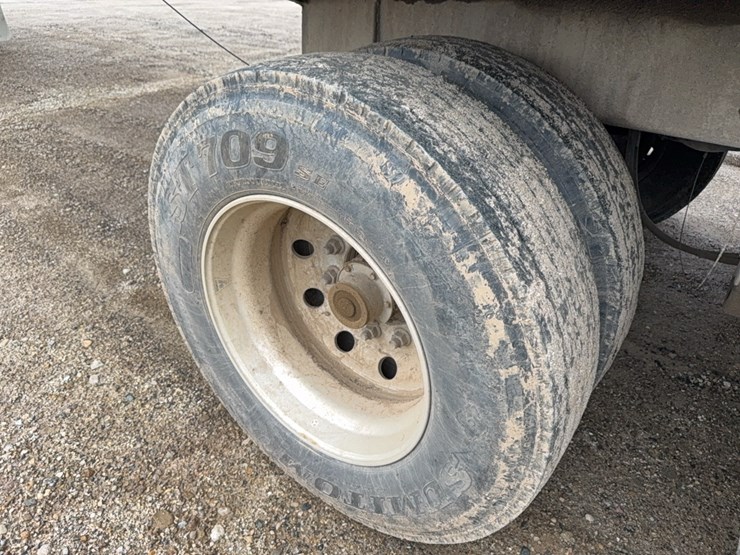 hensley-bulk-body-trailer-image-19