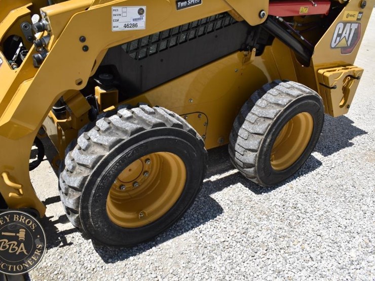 2023-caterpillar-242d3-image-27