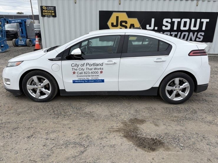 2015-chevrolet-volt-hybrid-sedan-image-7