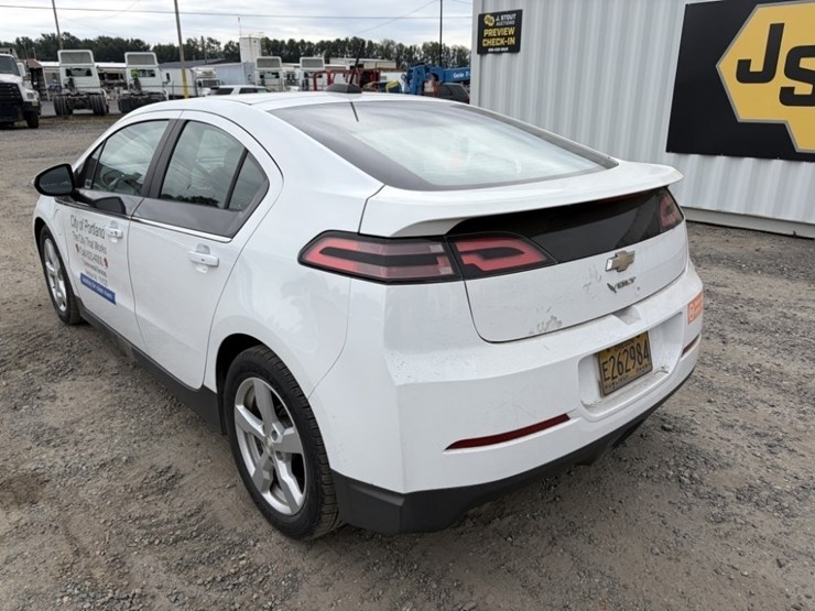 2015-chevrolet-volt-hybrid-sedan-image-6