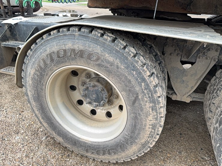 2011-ih-9200-pro-star-semi-tractor-image-7