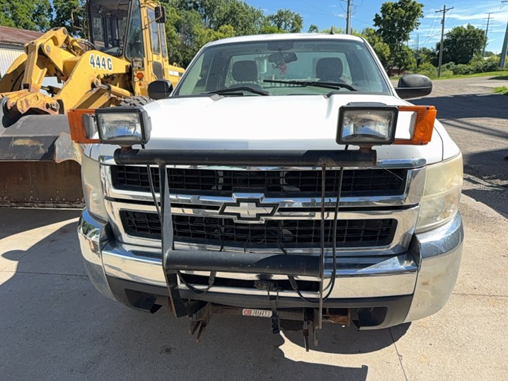 2008-chevrolet-2500-image-2