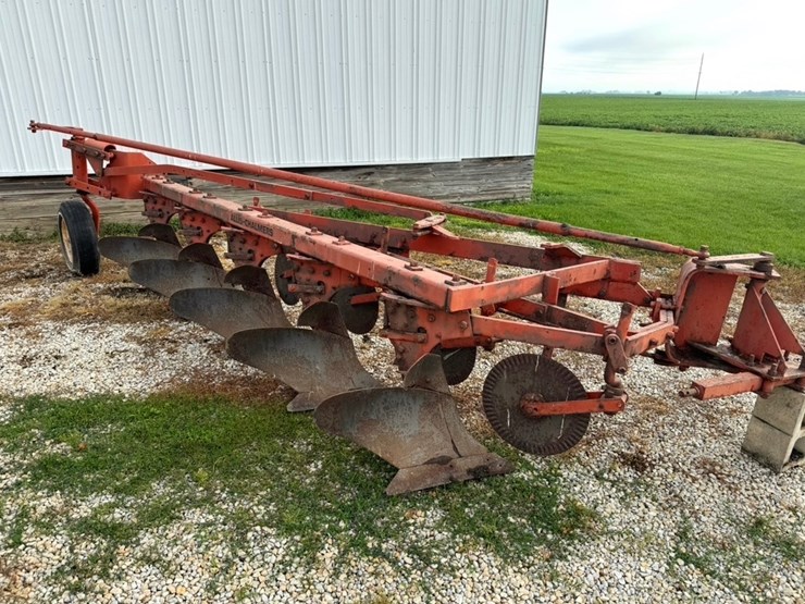 #5589-•-allis-chalmers-2-point-5-bottom-plow-image-1