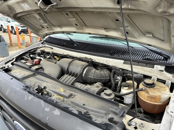 2011-ford-e350-image-7